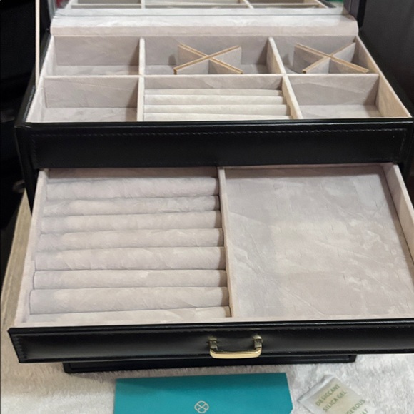 Luxurious Black Jewelry Organizer with Gold Accents, 6 layers (drawers) NWOT - Picture 10 of 15